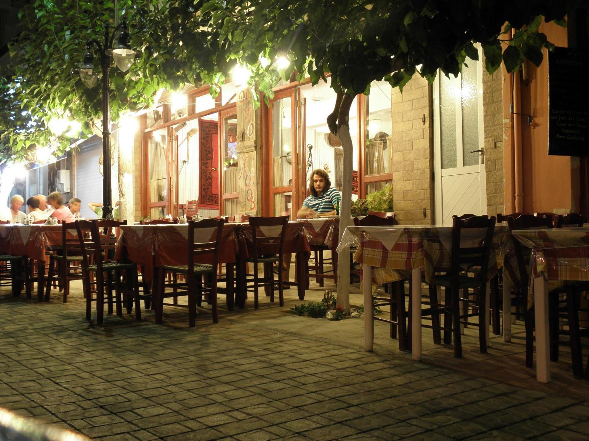 Megim Hotel Palaiochora Exterior foto